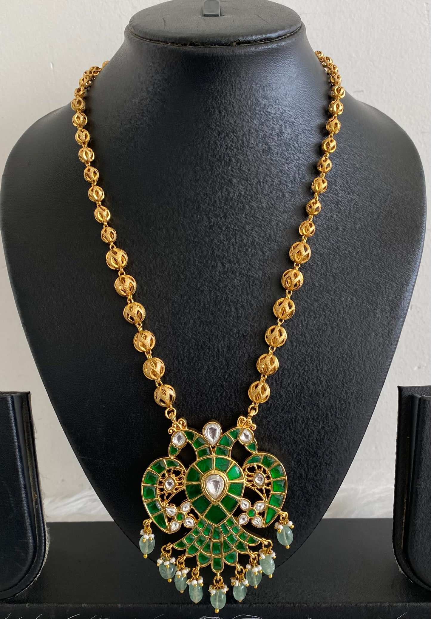 Gold tone pink-green-white kundan jadau Gandaberunda reversible necklace dj-53994