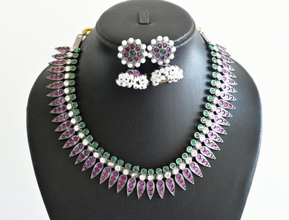 Black finish precious kemp-green-white mulla mottu necklace set dj-53353