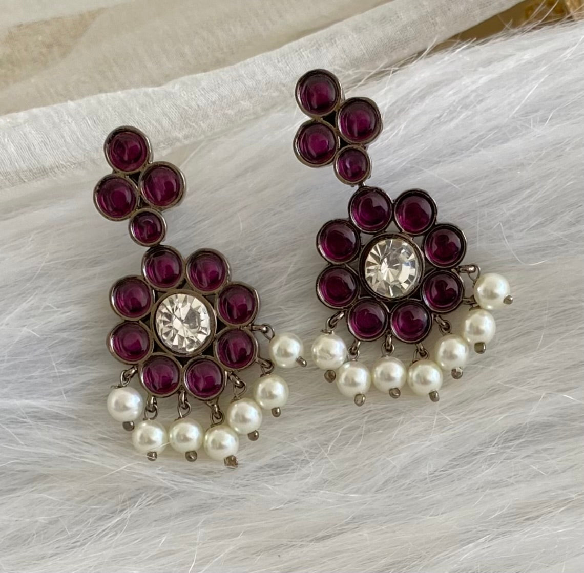 Black finish precious kemp-white pearl flower earrings dj-53944