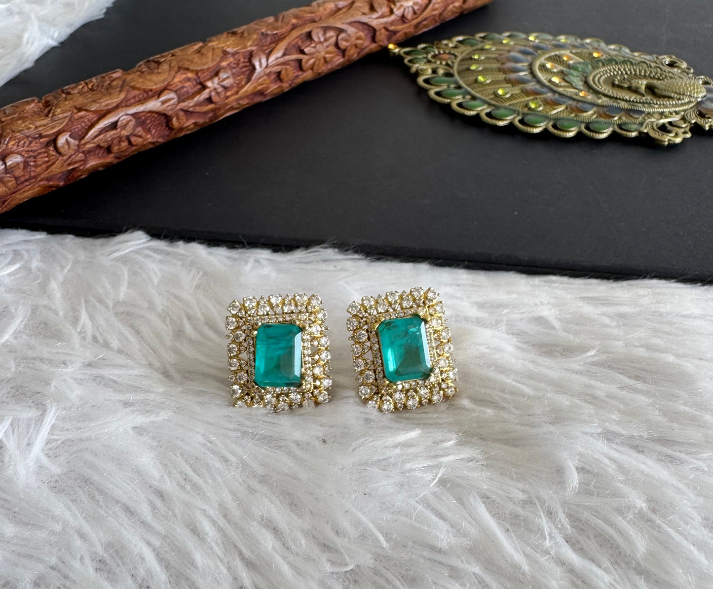 Gold tone turquoise block stone stud/earrings dj-52239