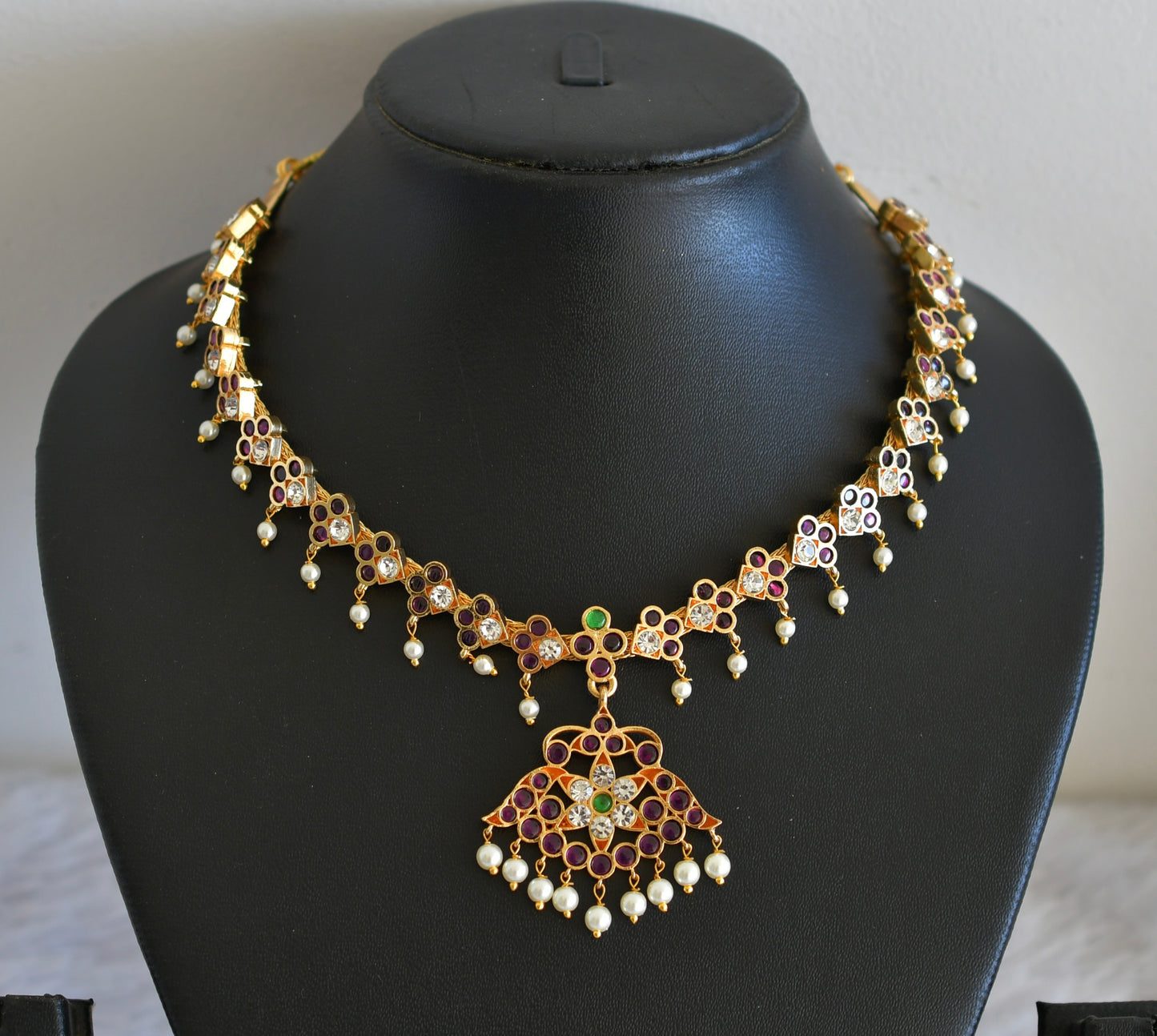 Gold tone precious kemp kemp-green-white floral necklace dj-52517