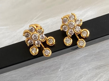 Gold tone AD white stone flower stud/earrings dj-53872