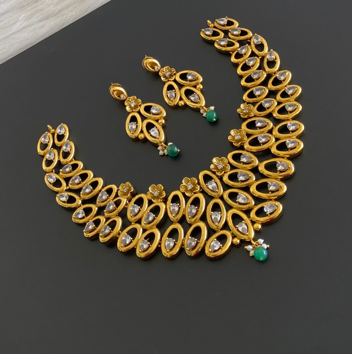 Antique gold tone white stone flower necklace set dj-54803