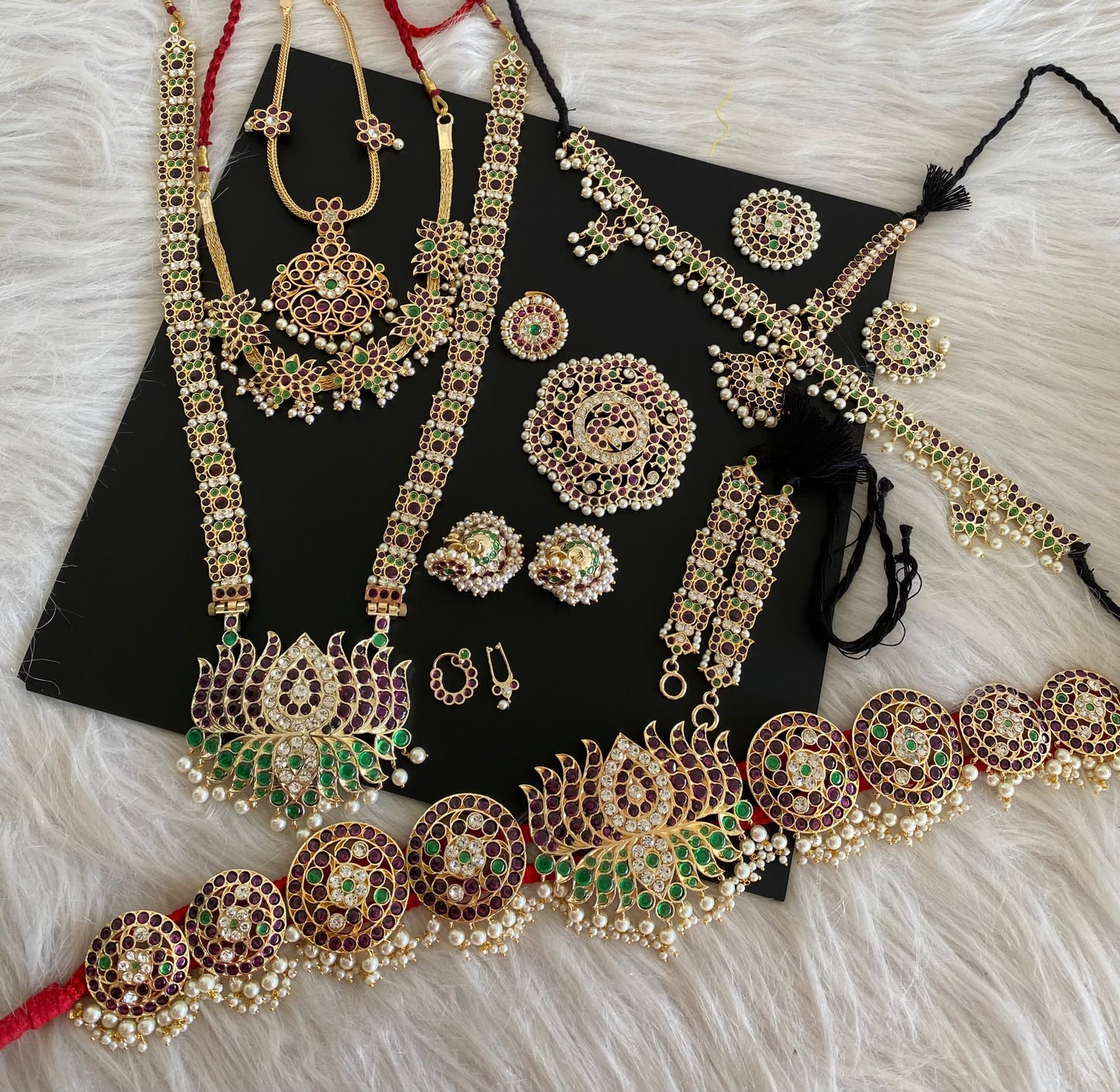 Gold tone precious kemp-green-white pearl lotus bridal set dj-53964