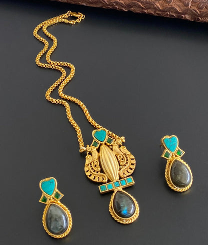 Antique gold tone peacock natural stone turquoise jadau necklace set dj-54194