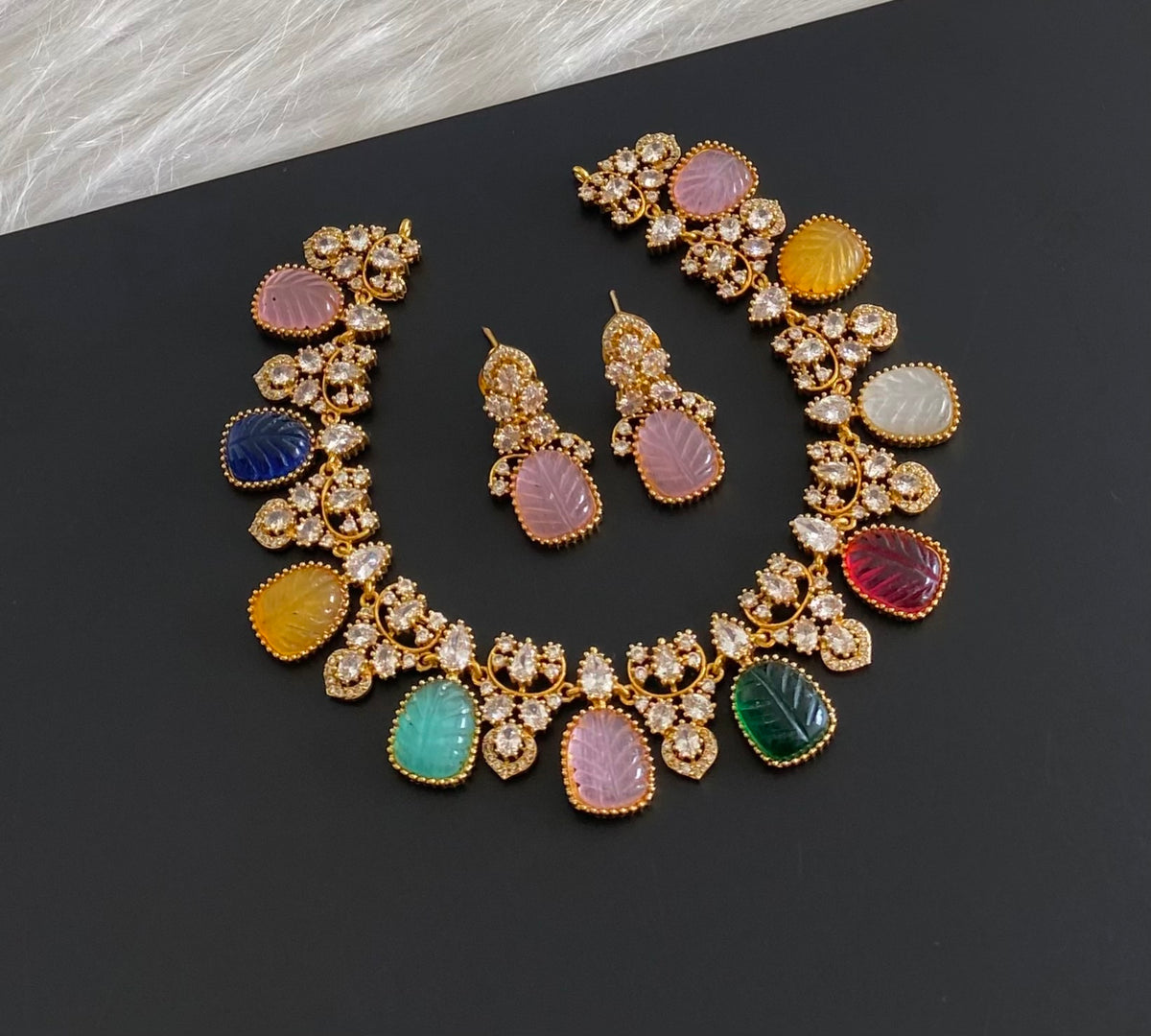 Gold tone carved multicolor stone necklace set dj-54814