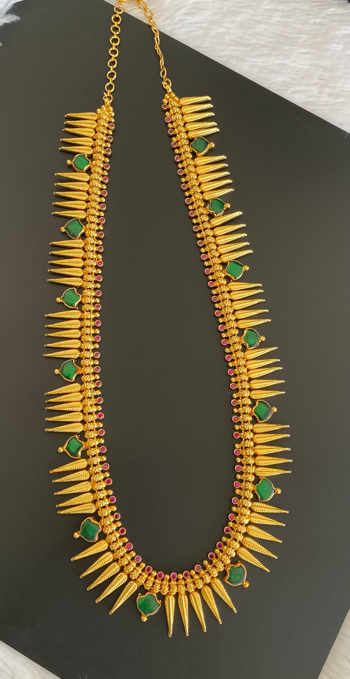 Gold tone pink-green palakka mulla mottu haar dj-53174