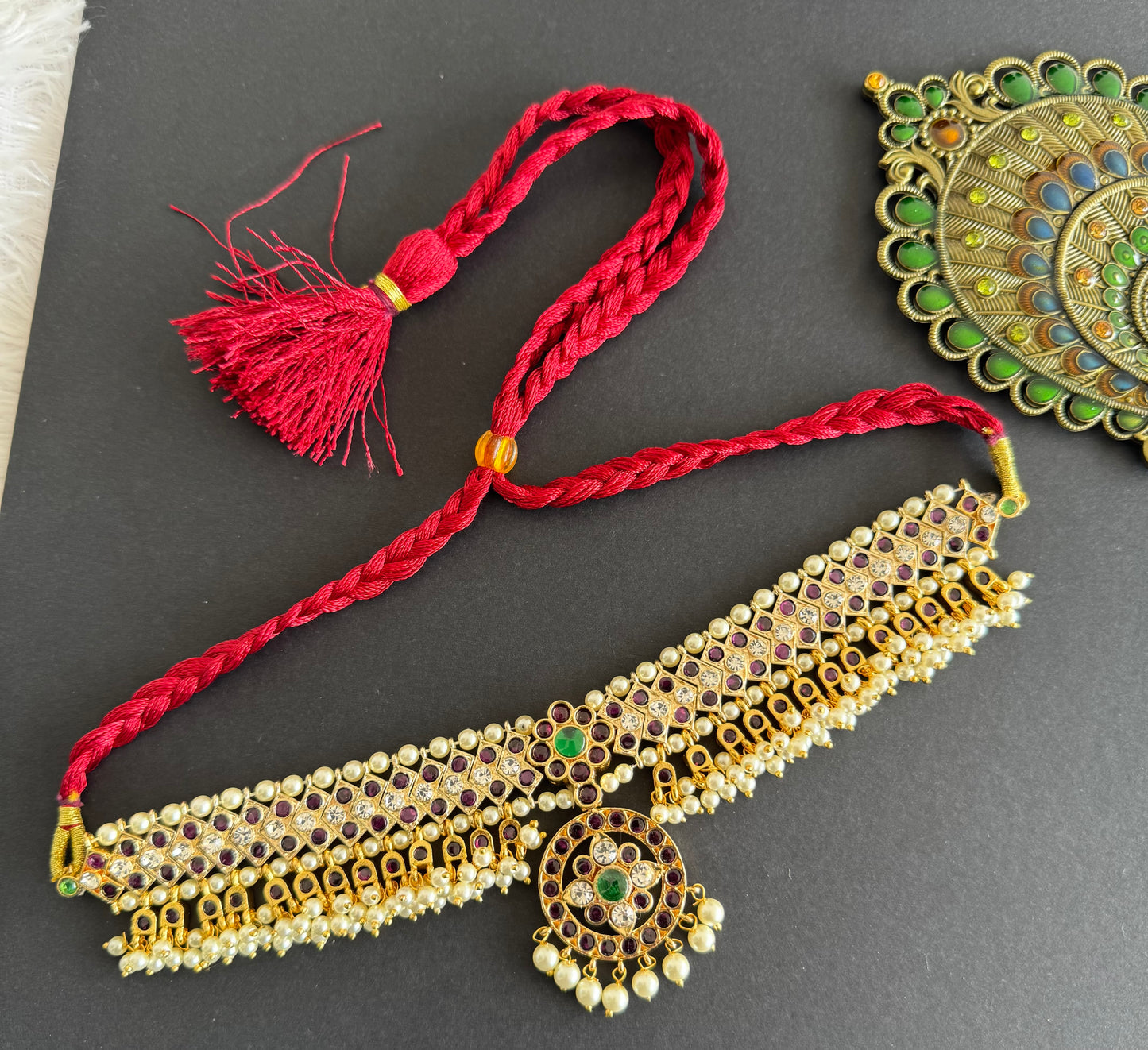 Gold tone precious kemp-green pearl attigai/necklace dj-52003