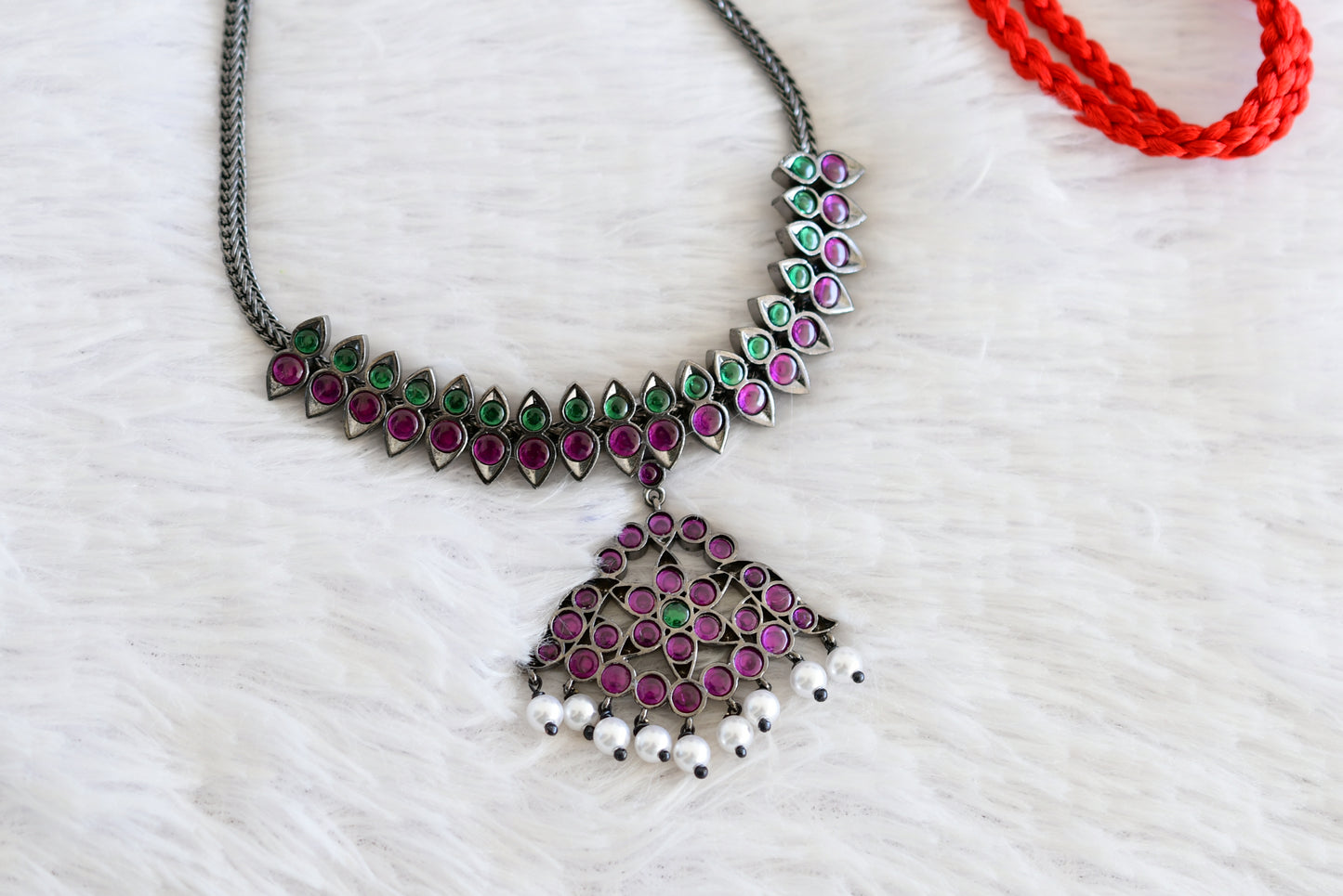 Black finish precious kemp-green pearl necklace Dj-52506