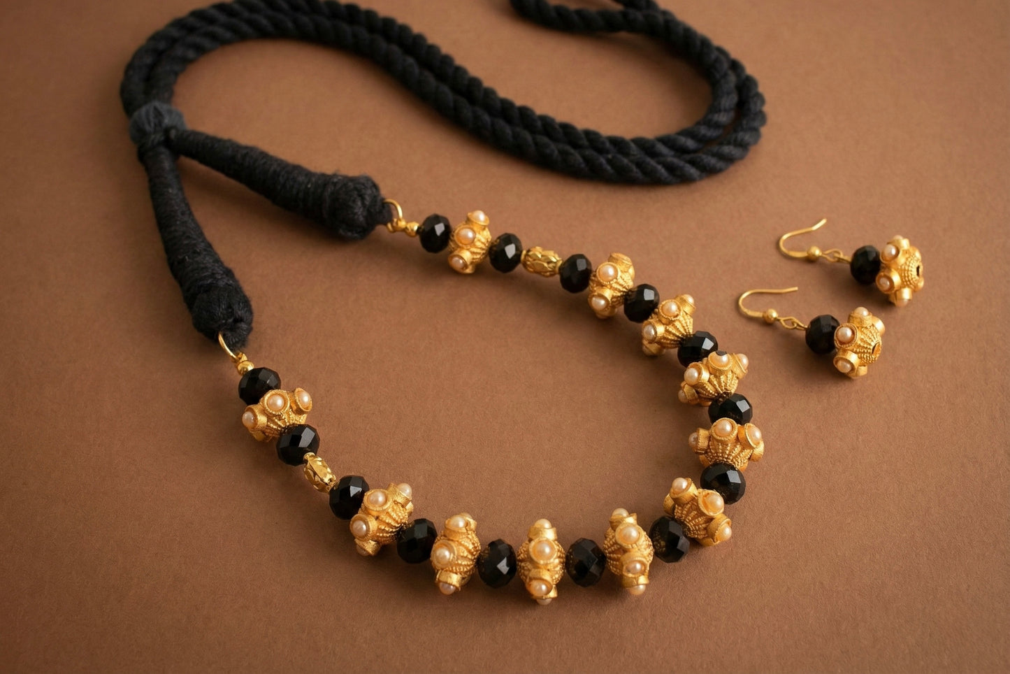 Gold tone black agate beaded necklace set DJ18134