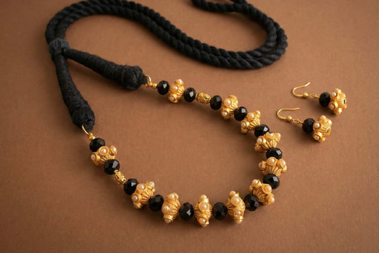 Gold tone black agate beaded necklace set DJ18134