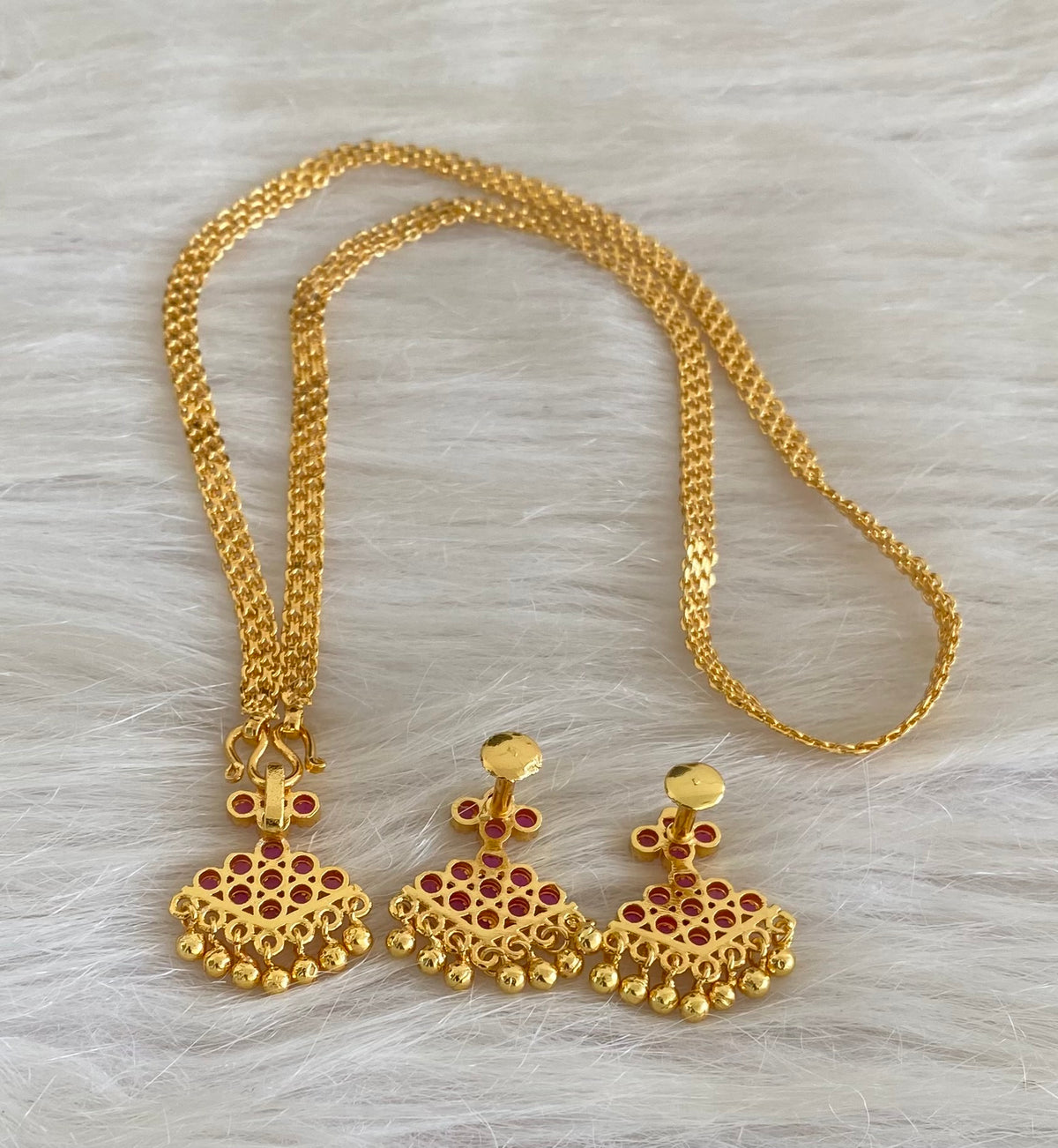 Gold tone 18 inches chain with rani pink stone pathakkam pendant set dj-54913