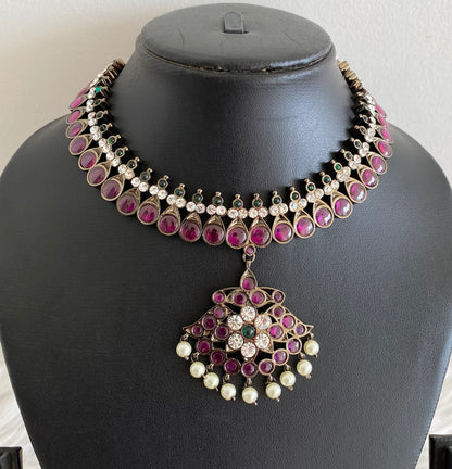Black finish precious kemp-green-white pearl flower necklace dj-53951