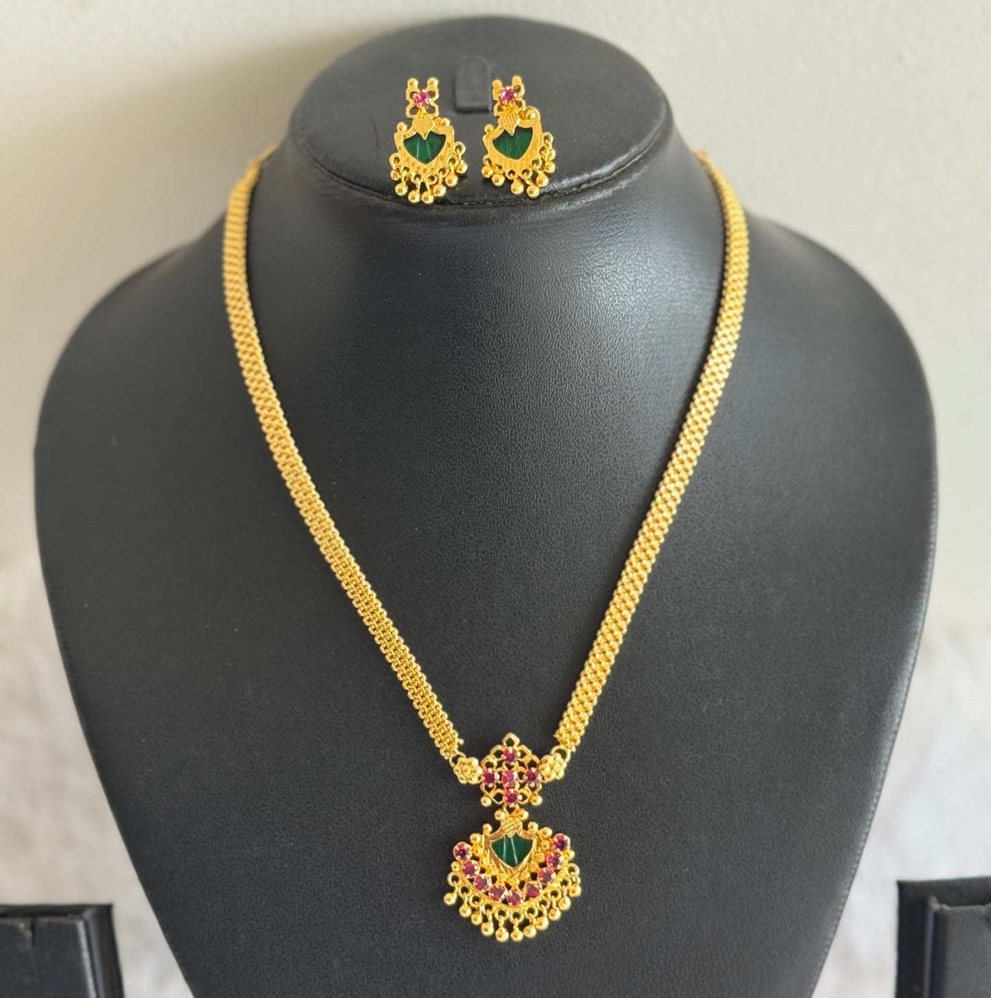 Gold tone pink-green palakka Kerala style necklace set dj-38098