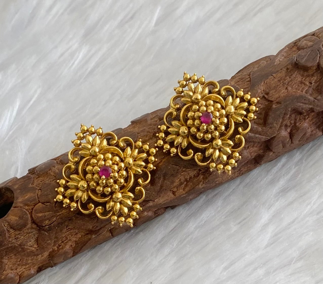 Antique tone pink stone flower stud/earrings dj-53563