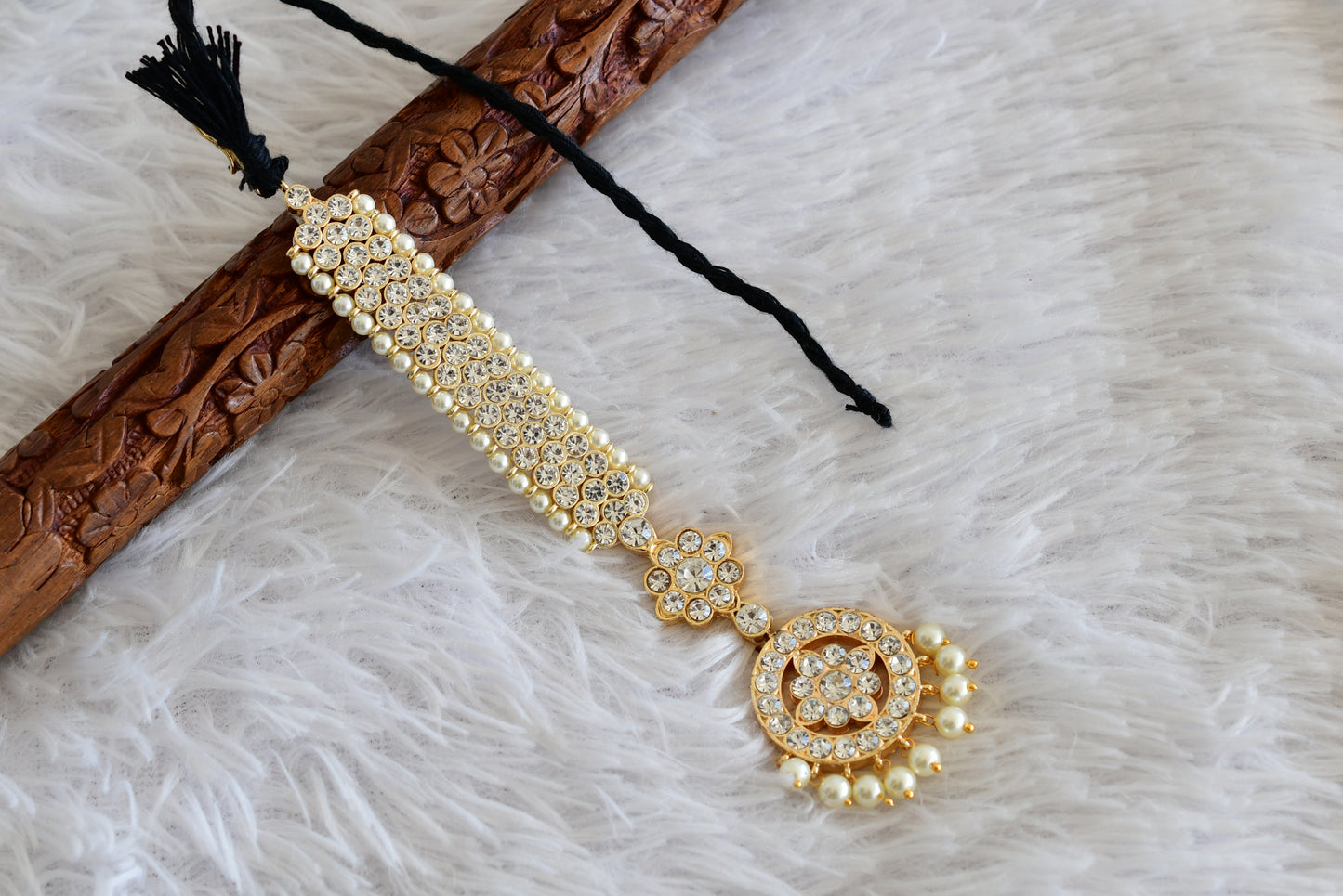 Gold tone AD white pearl round tikka dj-52524