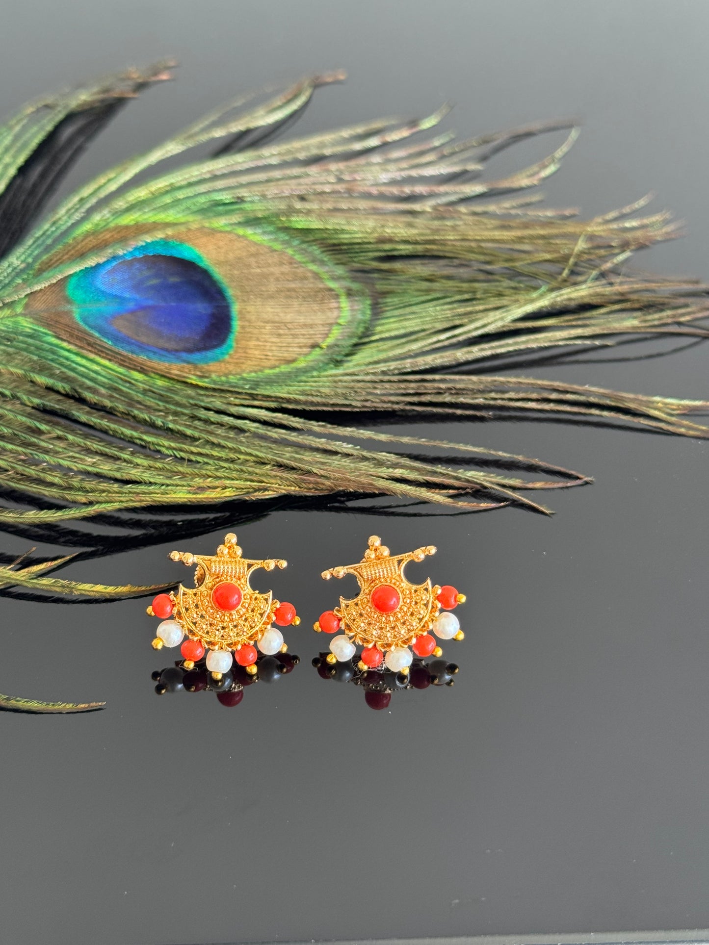 Gold tone pearl-coral beaded stud/earrings dj-51606