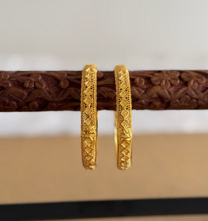 Gold tone designer plain bangles(2.4) dj-51747