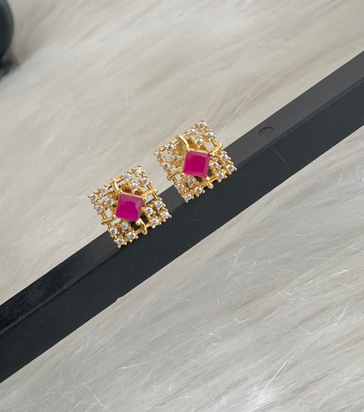 Gold tone cz white-ruby stone small stud/earrings dj-54632