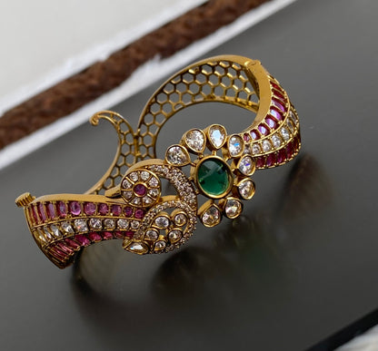 Matte finish kemp-green-white screw type peacock kada/bangle dj-53513