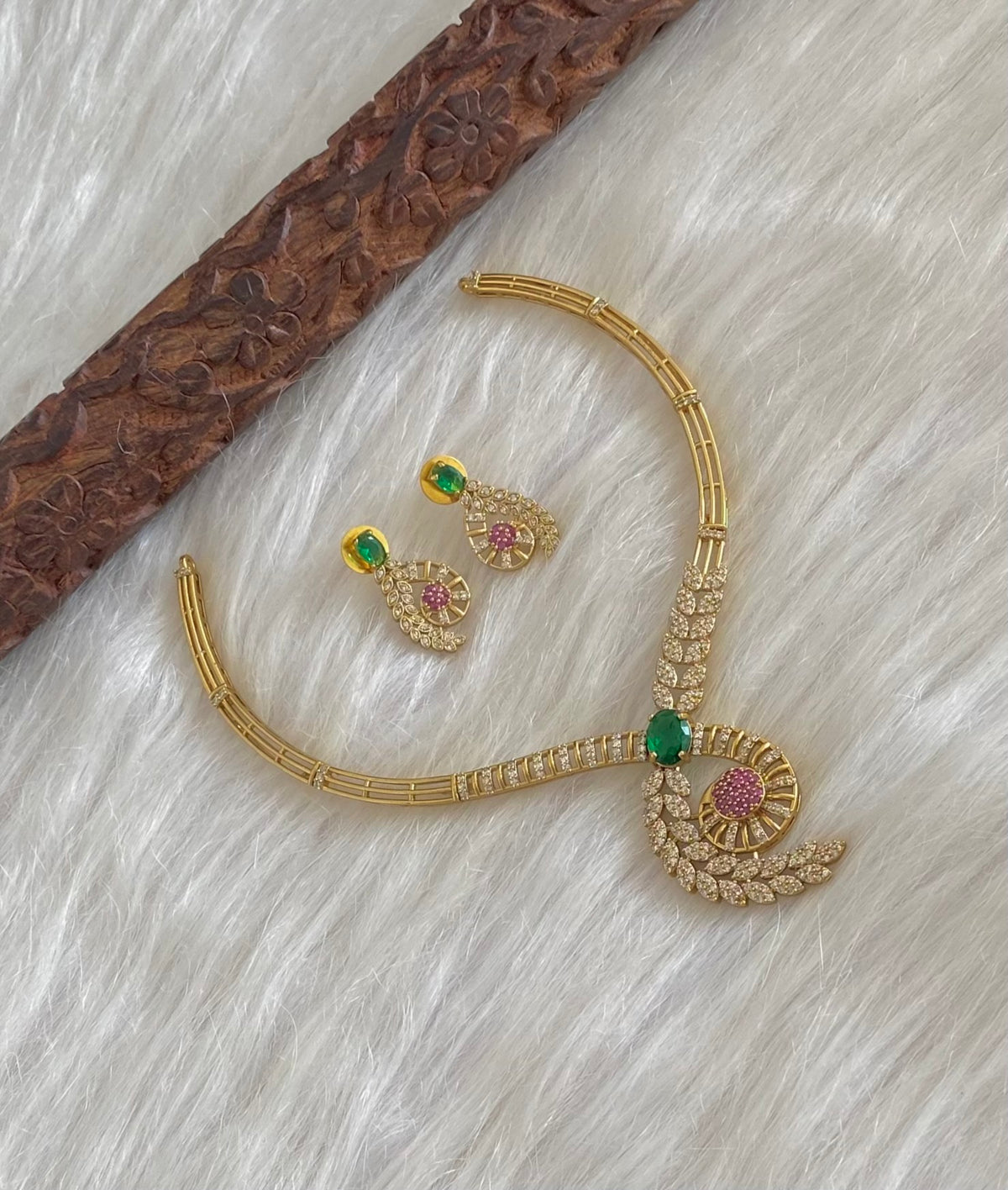 Antique gold tone white-pink-green stone kante necklace set dj-54755