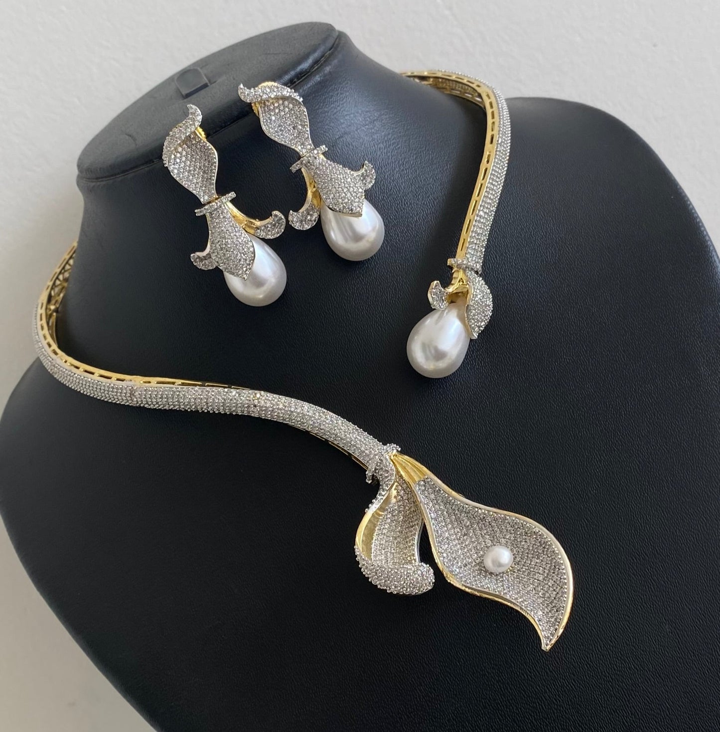 Two tone cz white stone pearl open collar/hasli necklace set dj-54350