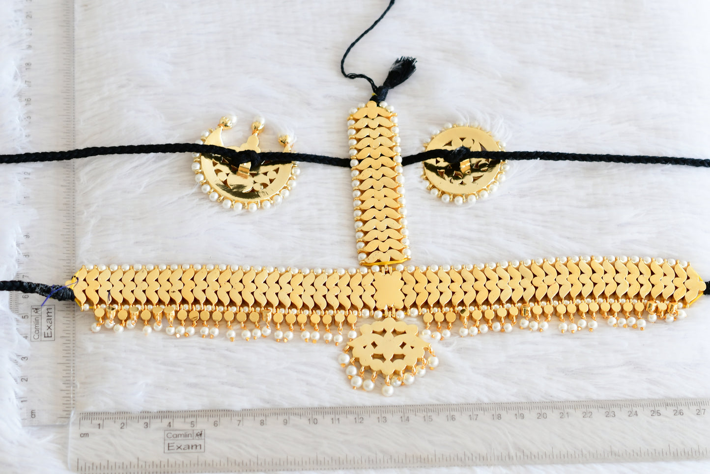 Gold tone precious kemp-green-white pearl head set with sun moon dj-52526