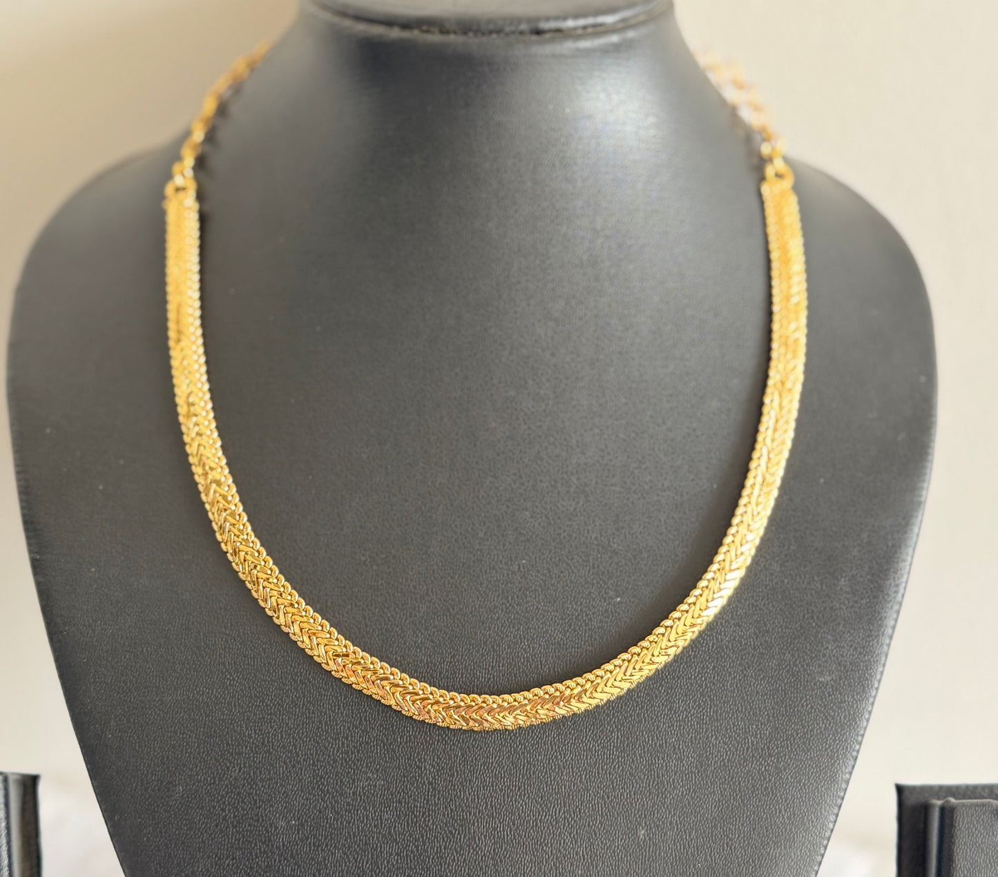 Gold tone 10.5 inches short chain dj-51455