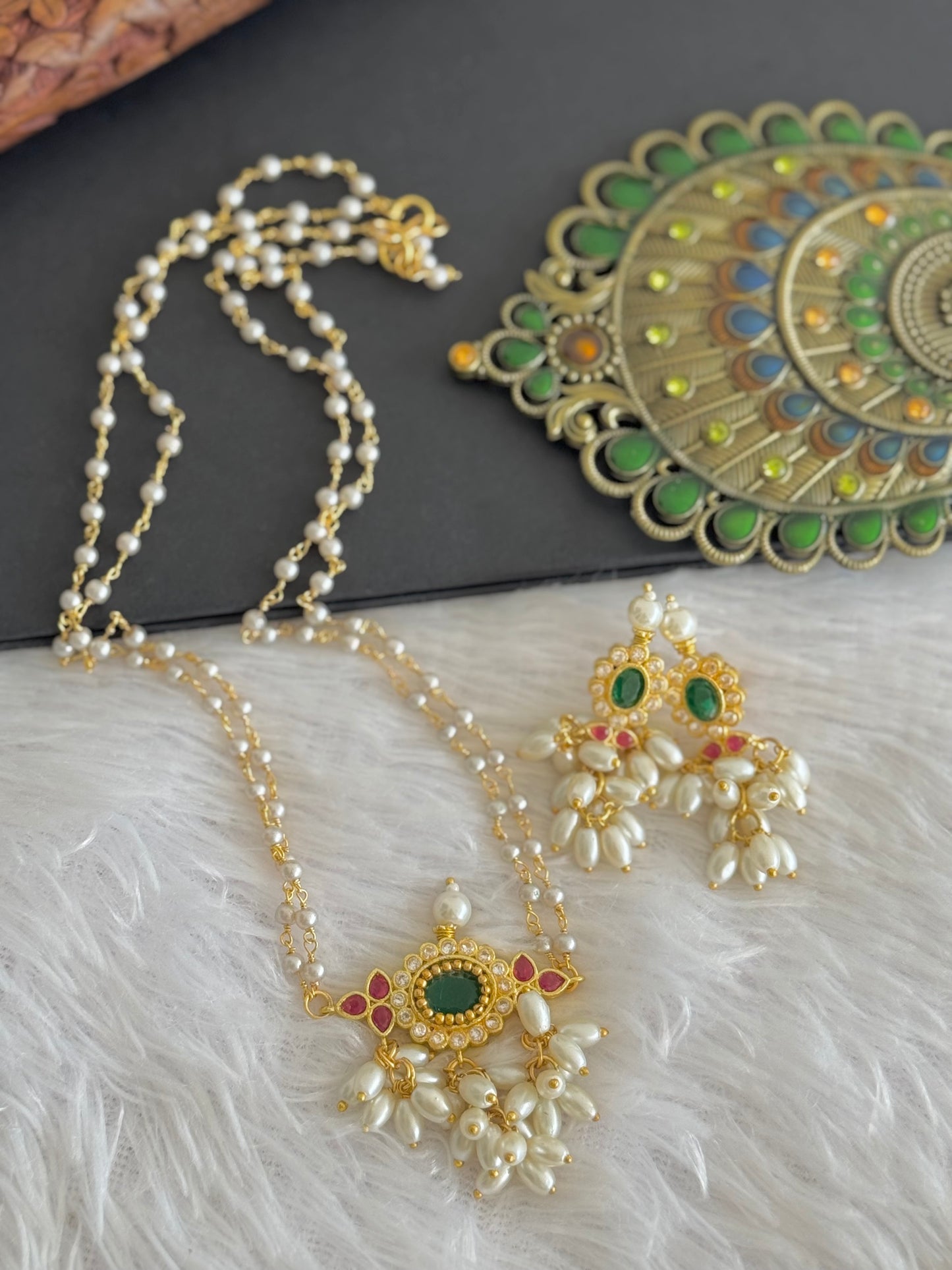 Gold tone Ruby-Green Gutta pusalu Pearl Chain Set dj-52107