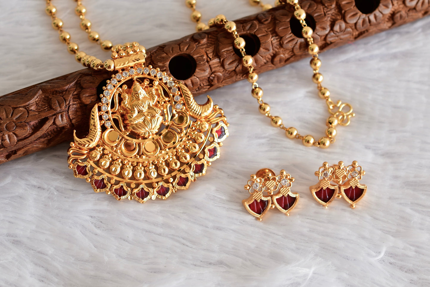 Gold Tone kerala style red palakka Lakshmi Necklace Set Dj-52204