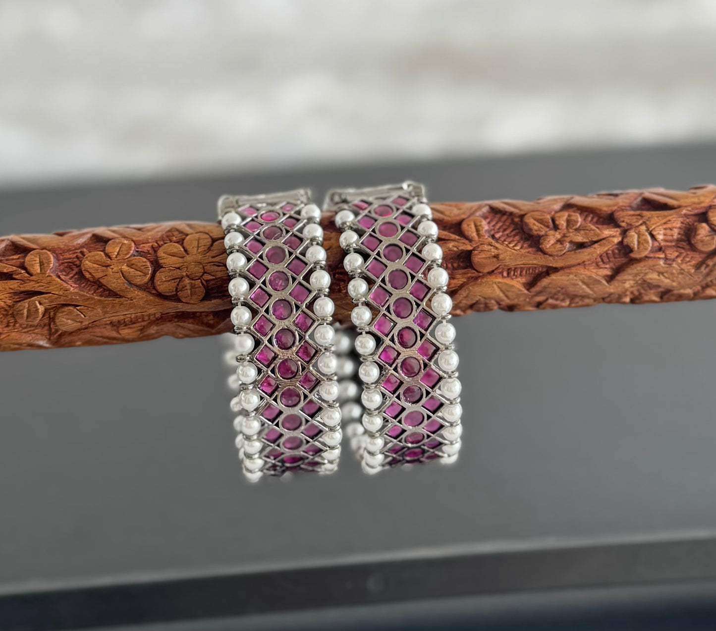 Black finish precious kemp pearl screw bangles(2.6) dj-51437