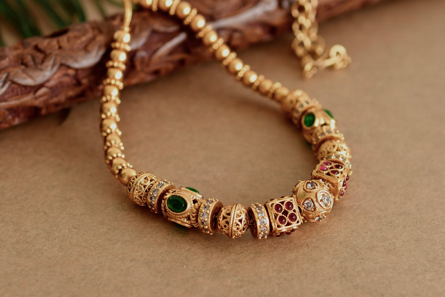 Matte finish Kemp-green-white beaded chain dj-37554