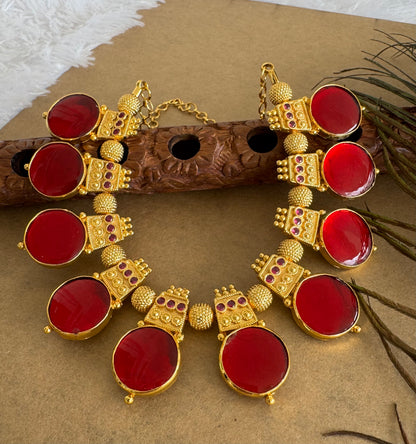 Gold tone red-pink kerala style round necklace dj-51714