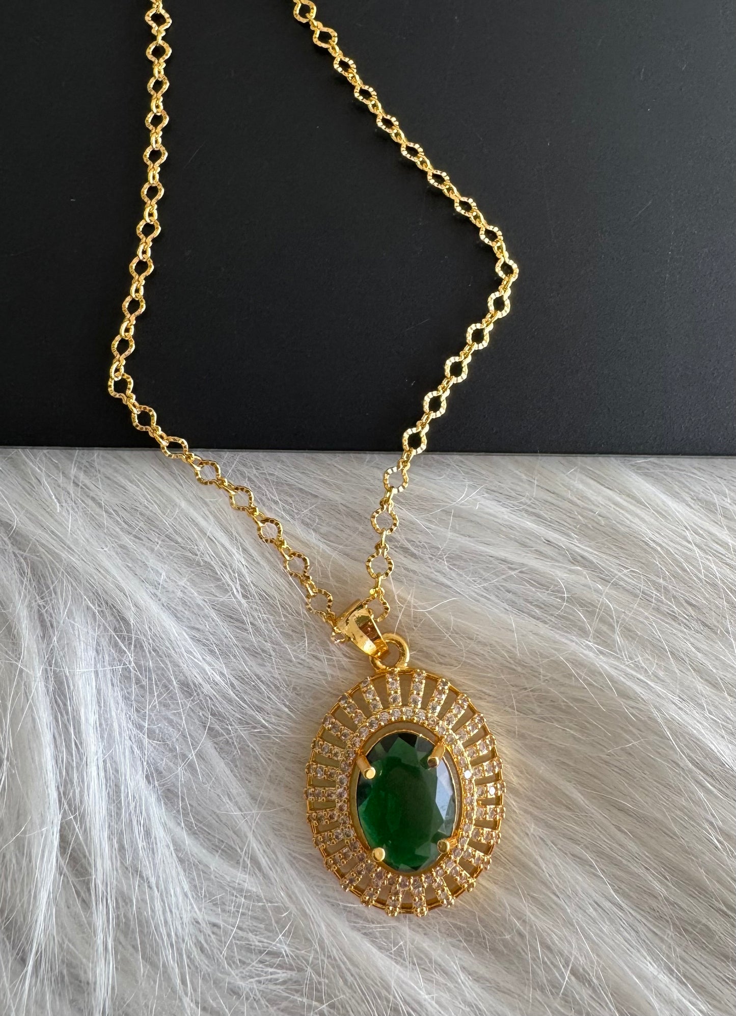 Gold tone 18 inches chain with green oval stone pendant dj-51278