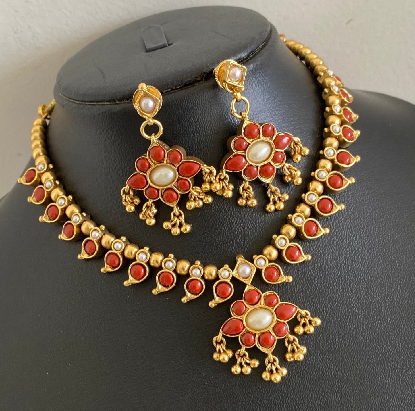 Antique gold tone coral-pearl stone reversible mango necklace set dj-54085