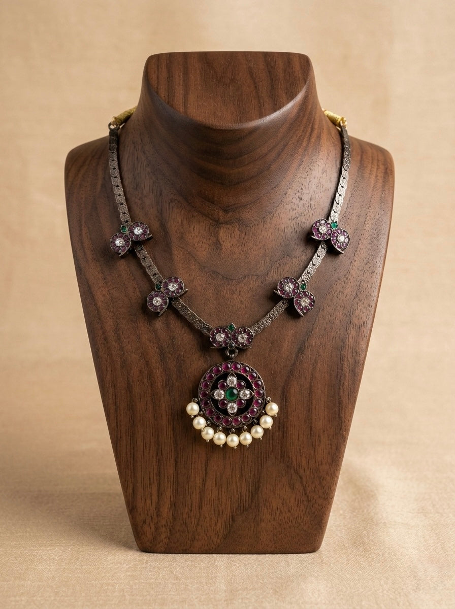 Black finish precious kemp-green-white pearl mango necklace dj-52905