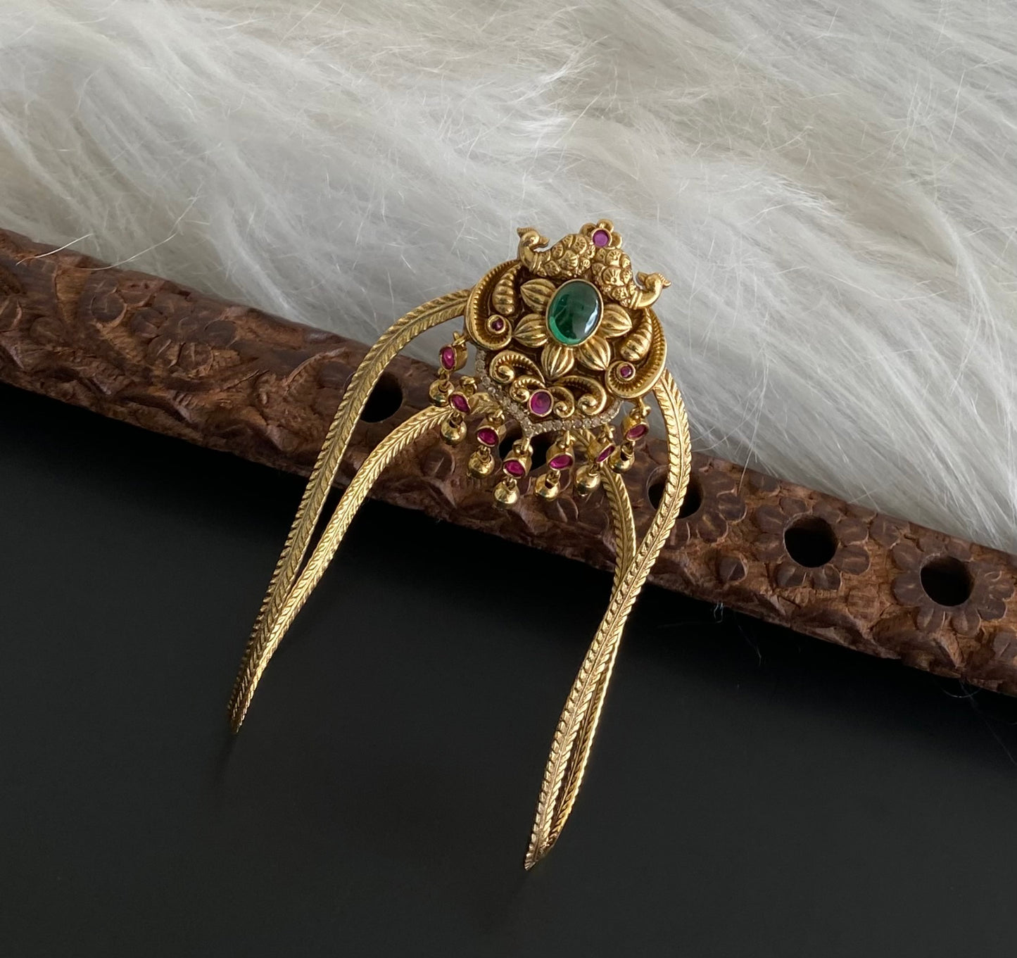 Antique gold tone kemp-green-white stone peacock vanki/bajuband dj-54482