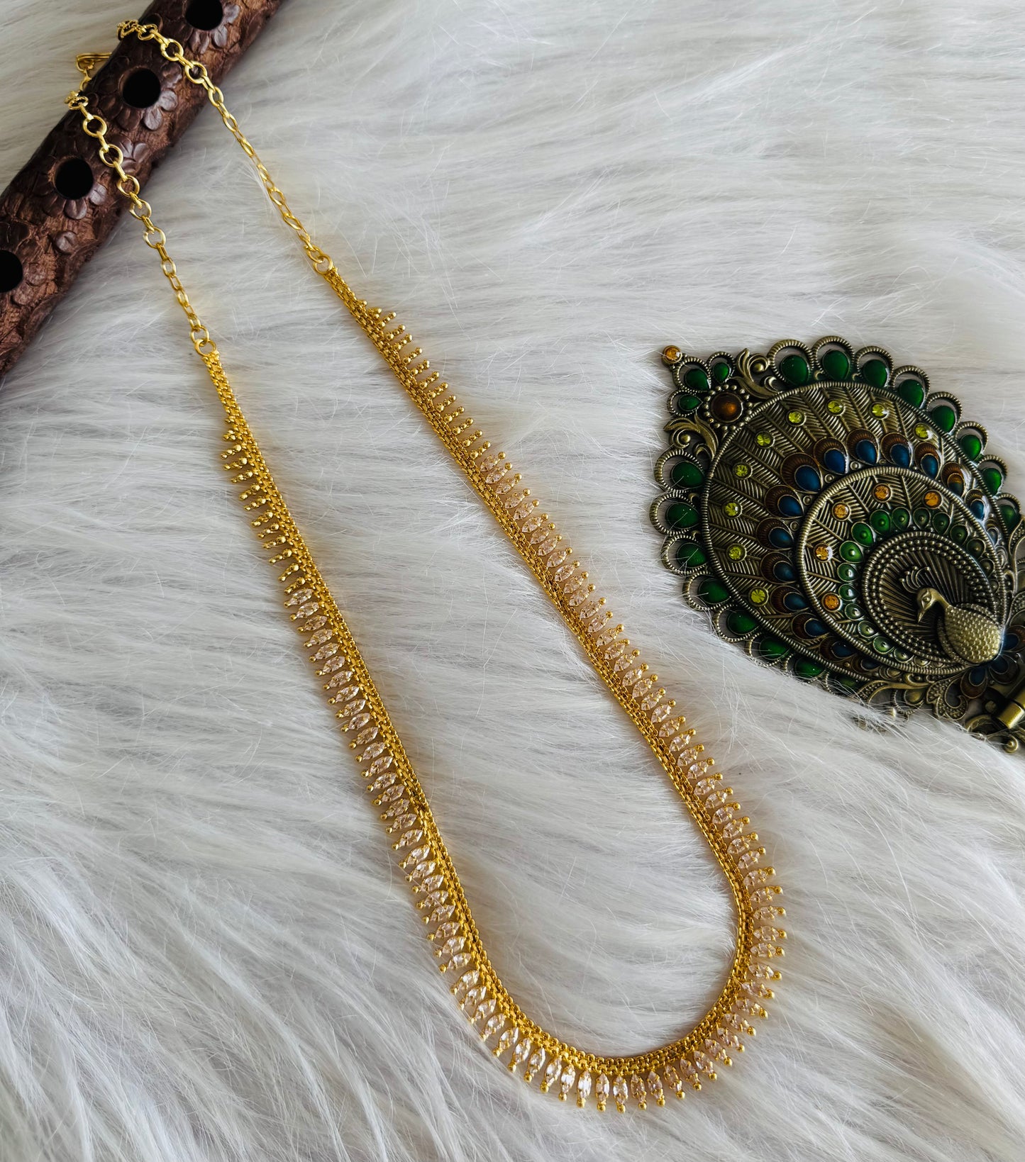 Gold tone white stone haar dj-51326