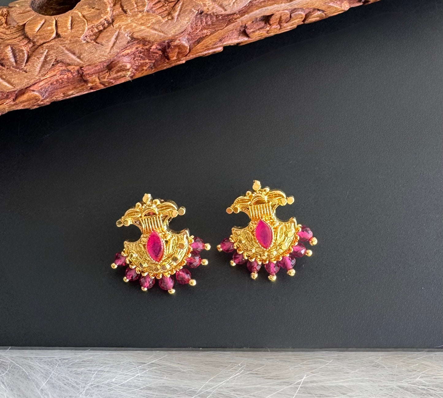 Gold tone pink beaded stud/earrings dj-51263