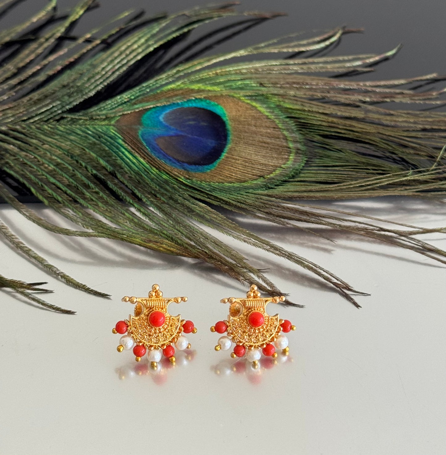 Gold tone pearl-coral beaded stud/earrings dj-51606