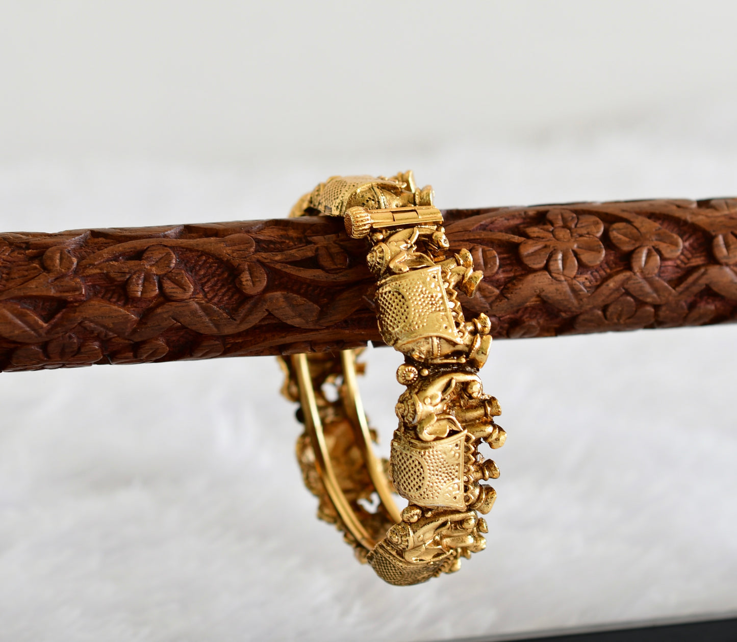 Antique gold tone Elephant screw bangle(2.6) dj-52167