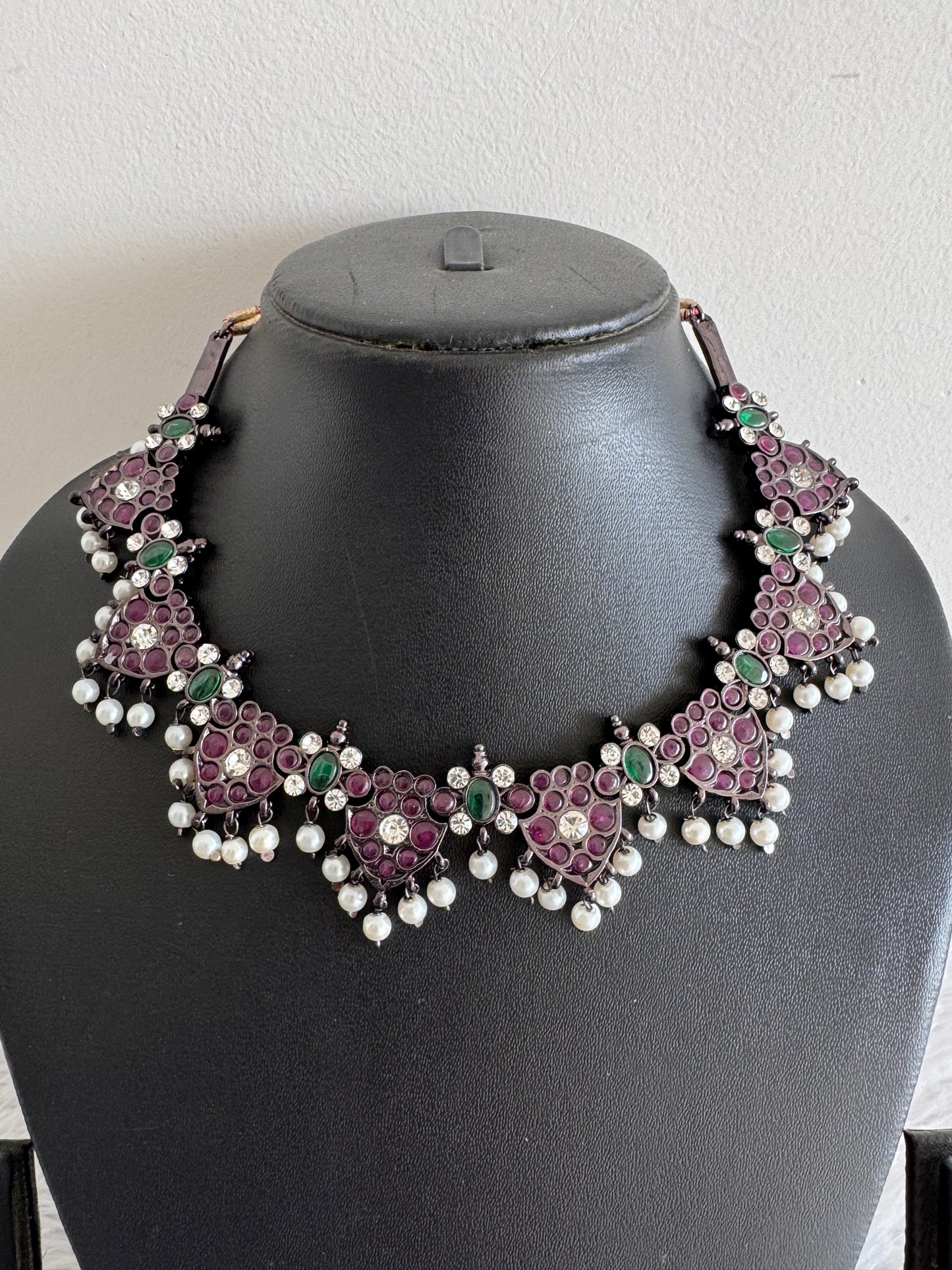 Black finish precious kemp-green pearl necklace dj-52285