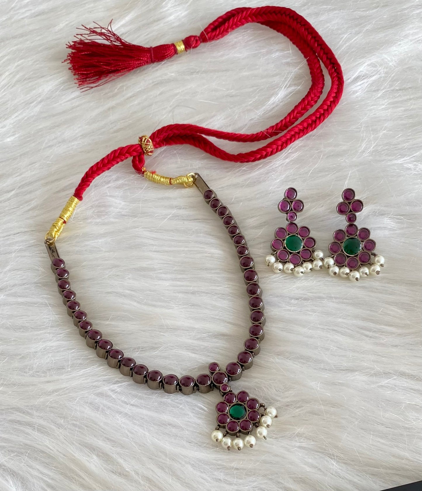 Black finish precious kemp-green pearl attigai necklace set dj-53958