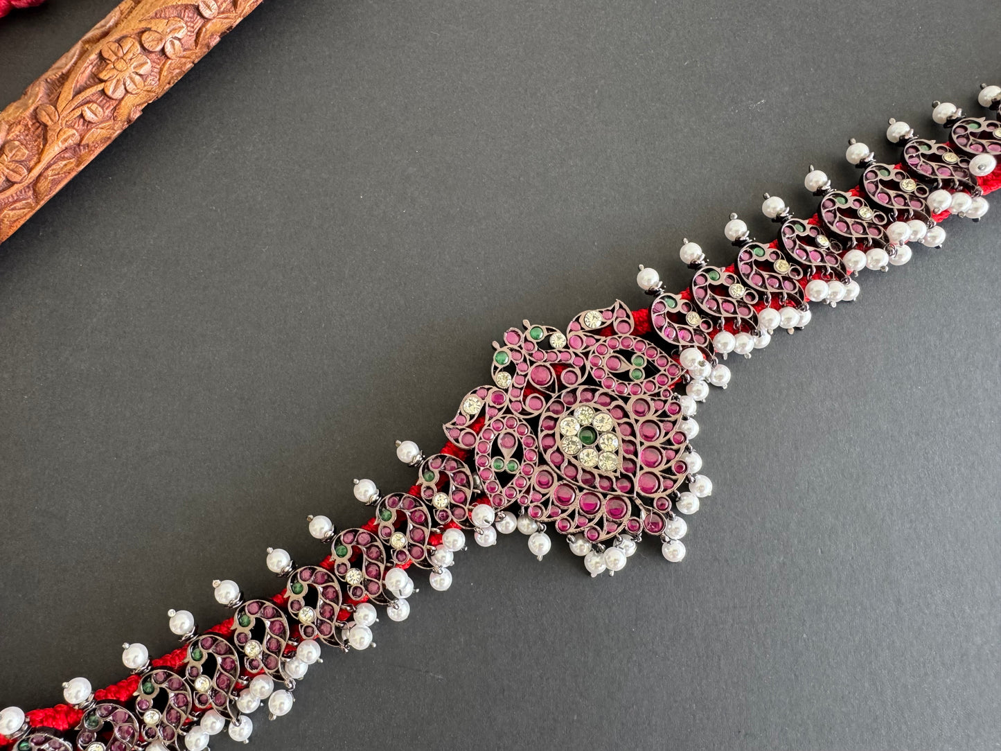 Black finish precious kemp-green-white pearl peacock waist band dj-52274