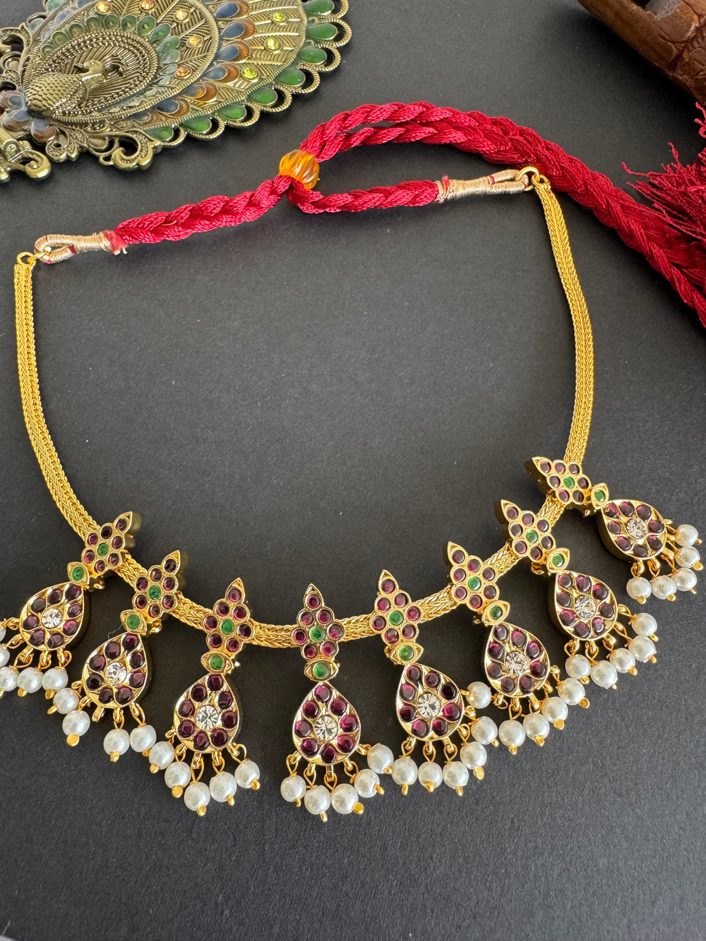 Gold tone precious kemp-green pearl necklace dj-52287