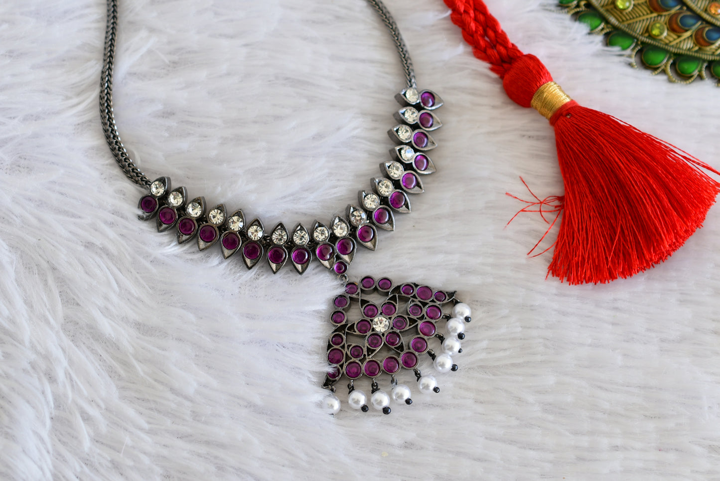 Black finish precious kemp-white pearl necklace Dj-52507