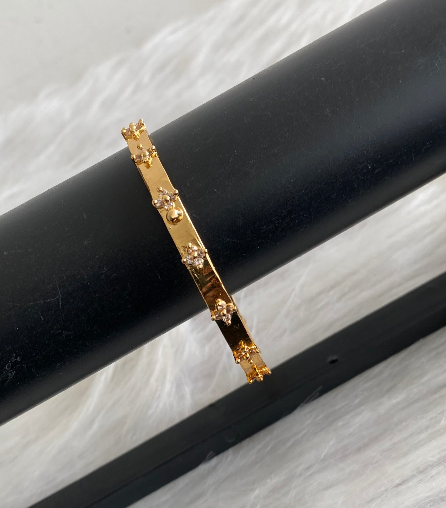 Gold tone white stone single bangle (2.6) dj-54200