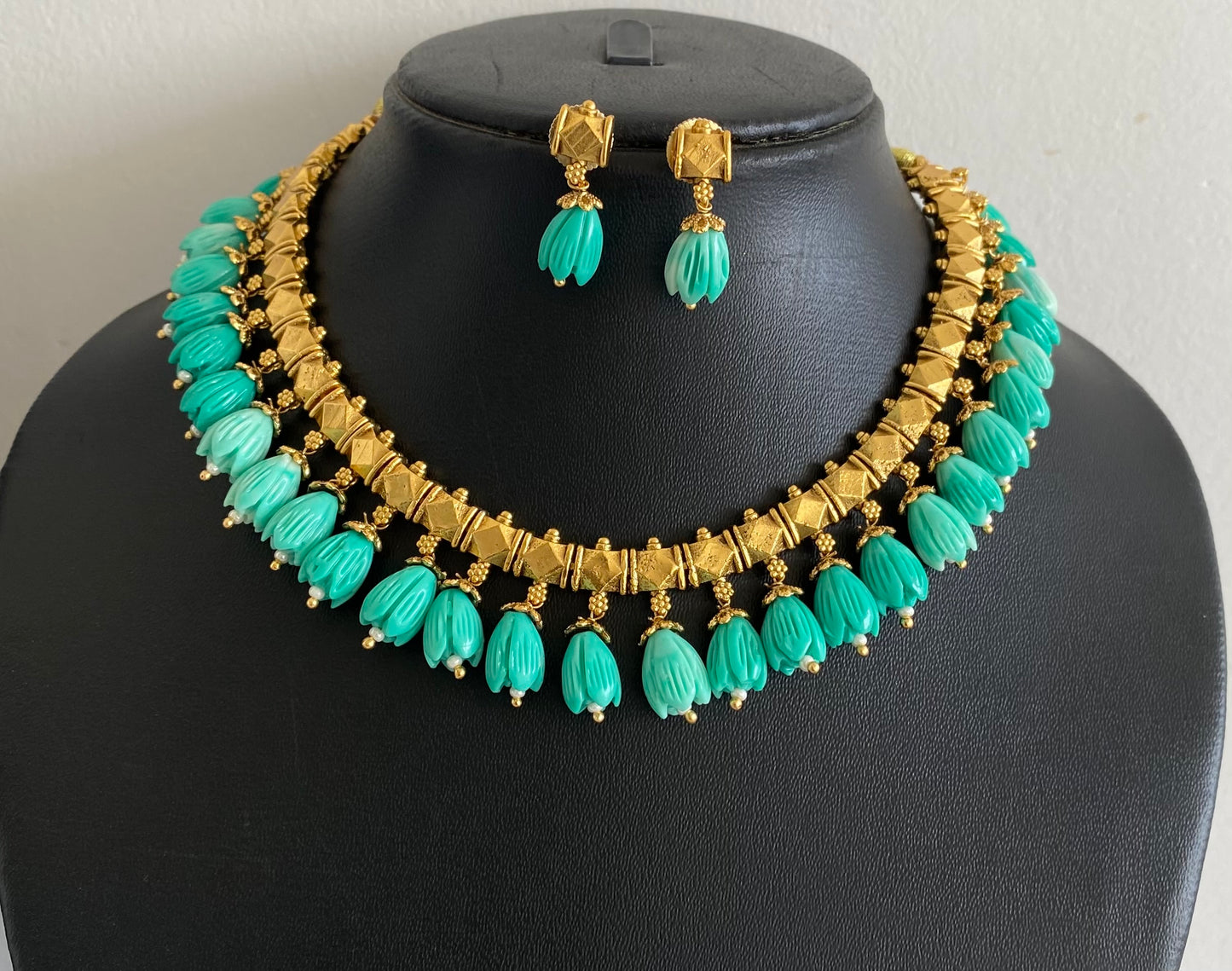 Antique gold tone dark green tulip beaded necklace set dj-54368