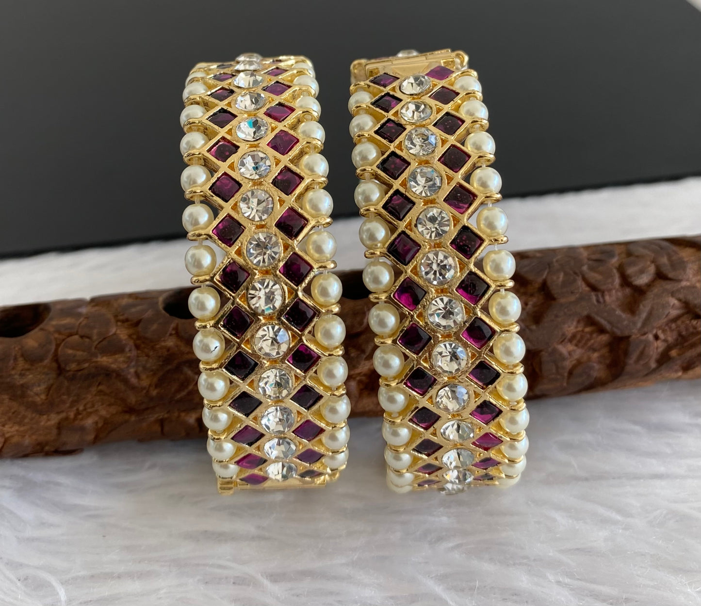 Gold tone precious kemp-white pearl screw bangles(2.8) dj-53374