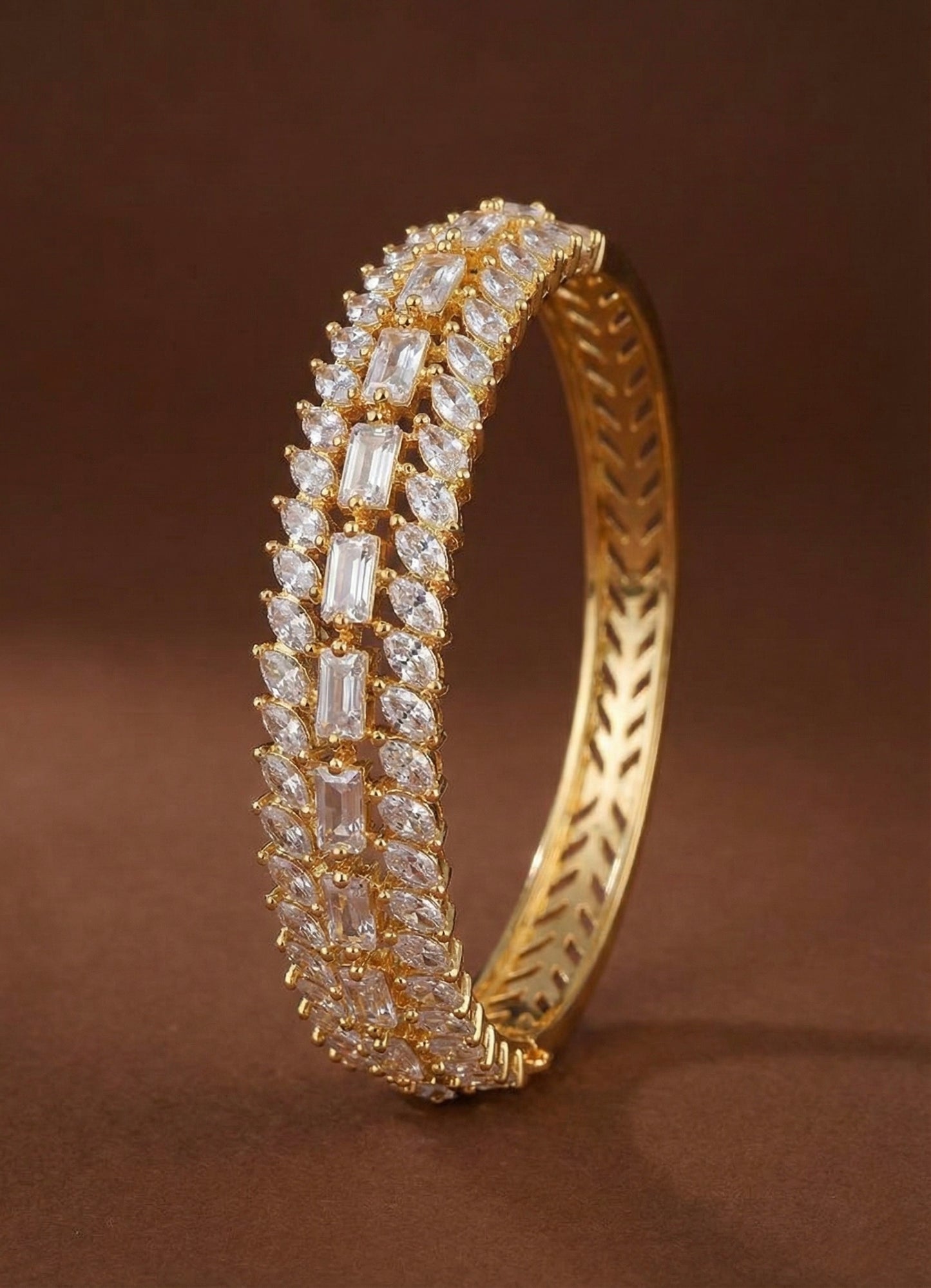 Gold tone white bracelet DJ17911
